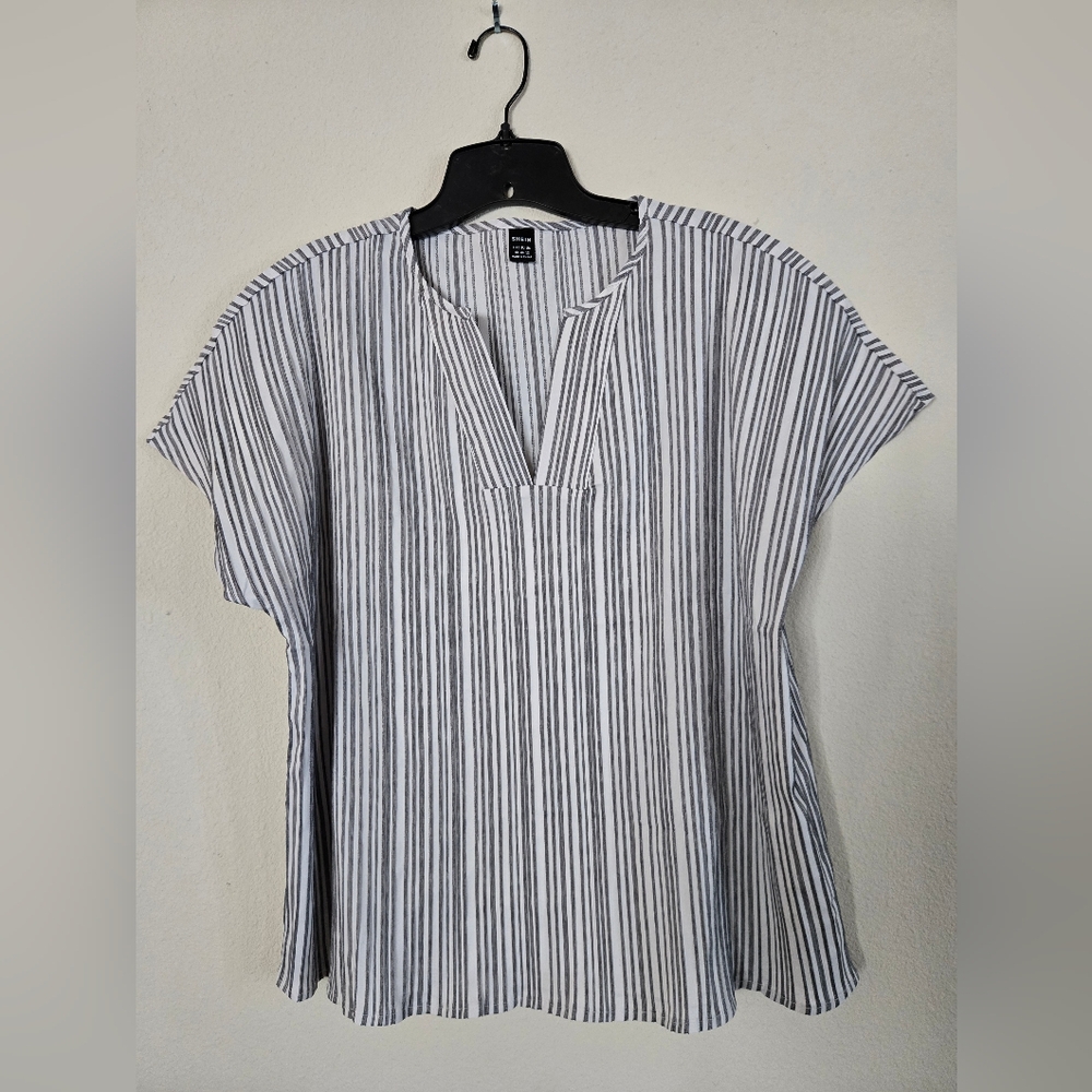 SHEIN Monochrome Striped Top